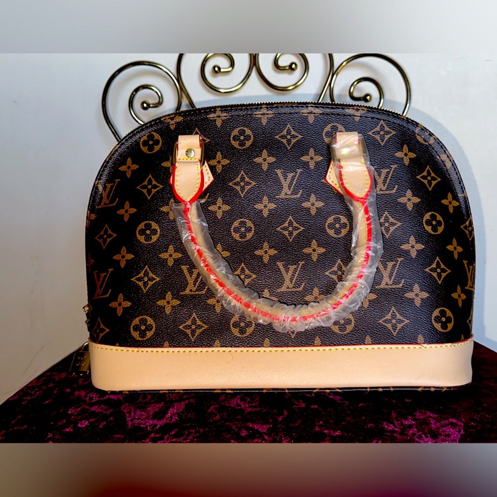 Beautiful Louis Vuitton Large women’s handbag brown & tan with red accents - Picture 3 of 3